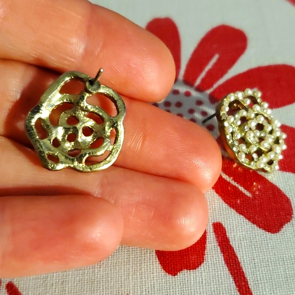 3/$15 Pearly rhinestone bunch of earrings - Picture 4 of 8